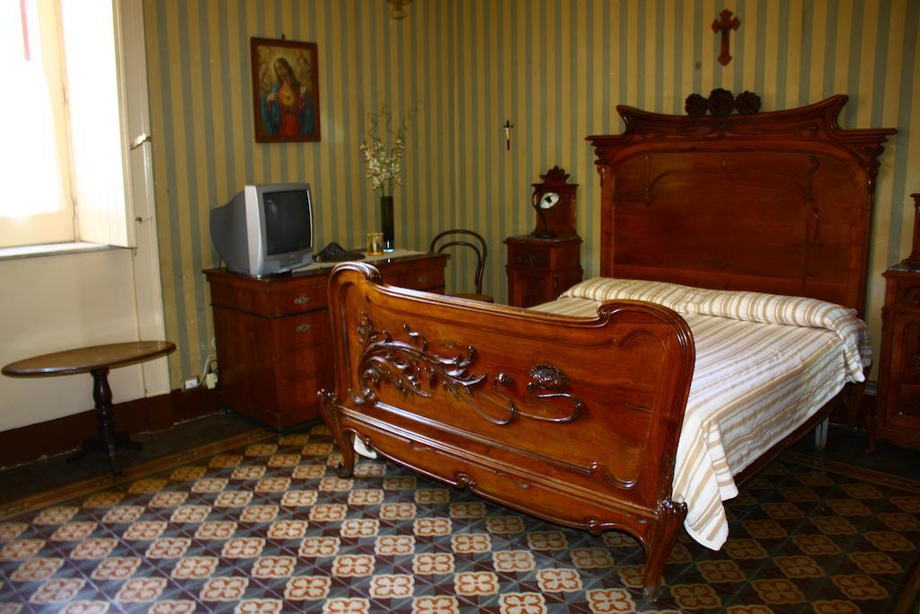 B&B Sotto I Pini Zafferana Etnea Værelse billede