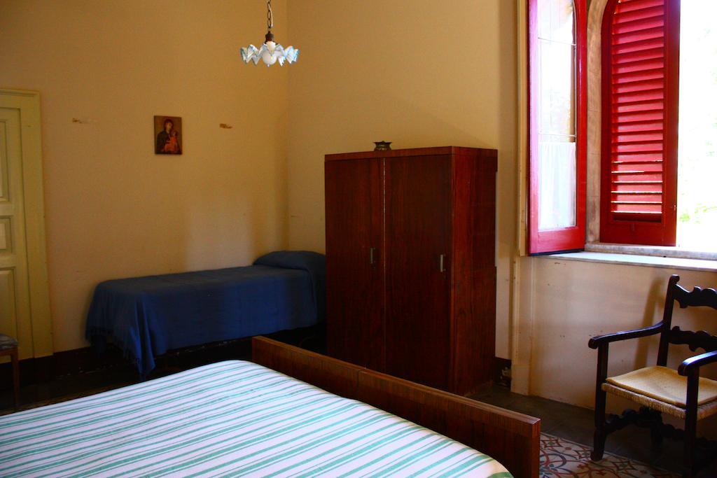 B&B Sotto I Pini Zafferana Etnea Eksteriør billede